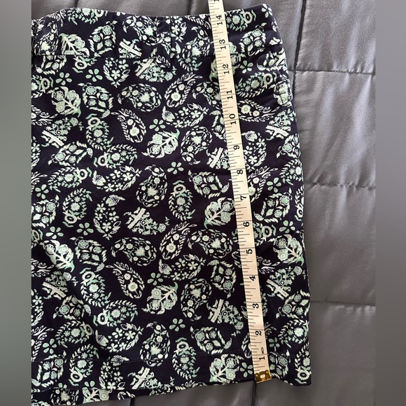 Navy blue/teal floral shorts from Ann Taylor Loft, size 16 - Picture 4 of 5